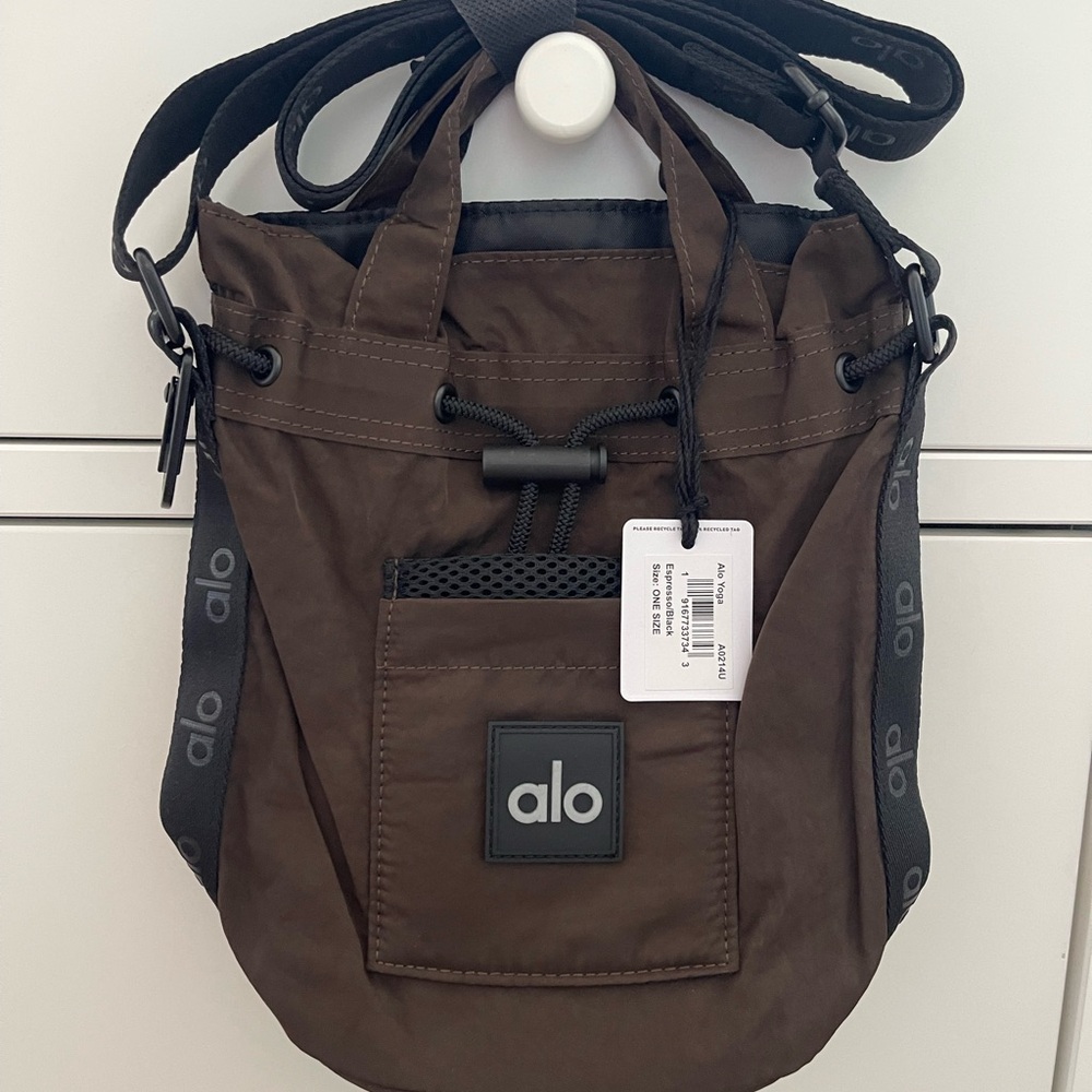 Alo yoga Cross Body Bucket Bag color Limited: Espresso/Black BNWT